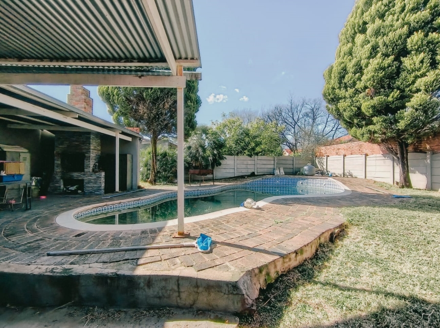 4 Bedroom Property for Sale in Wilkoppies North West